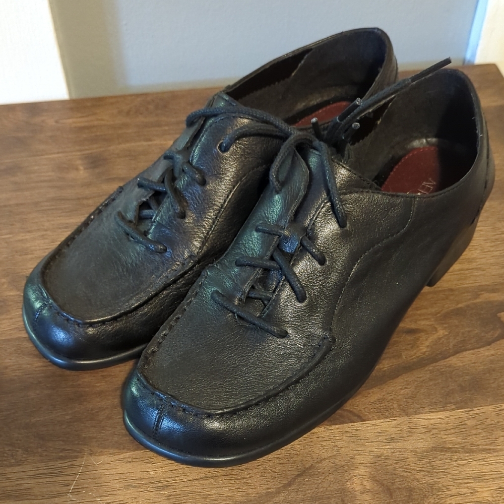 Black Leather Woman's Shoes